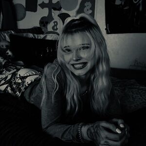 Meet your Posher, Adelena